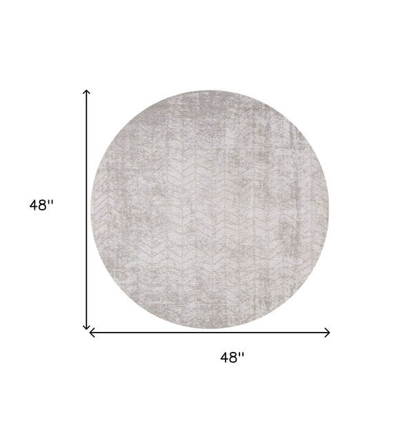 Homeroots 5' Gray And White Round Chevron Non Skid Area Rug  100% Pet 548570