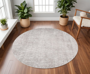 Homeroots 5' Gray And White Round Chevron Non Skid Area Rug  100% Pet 548570