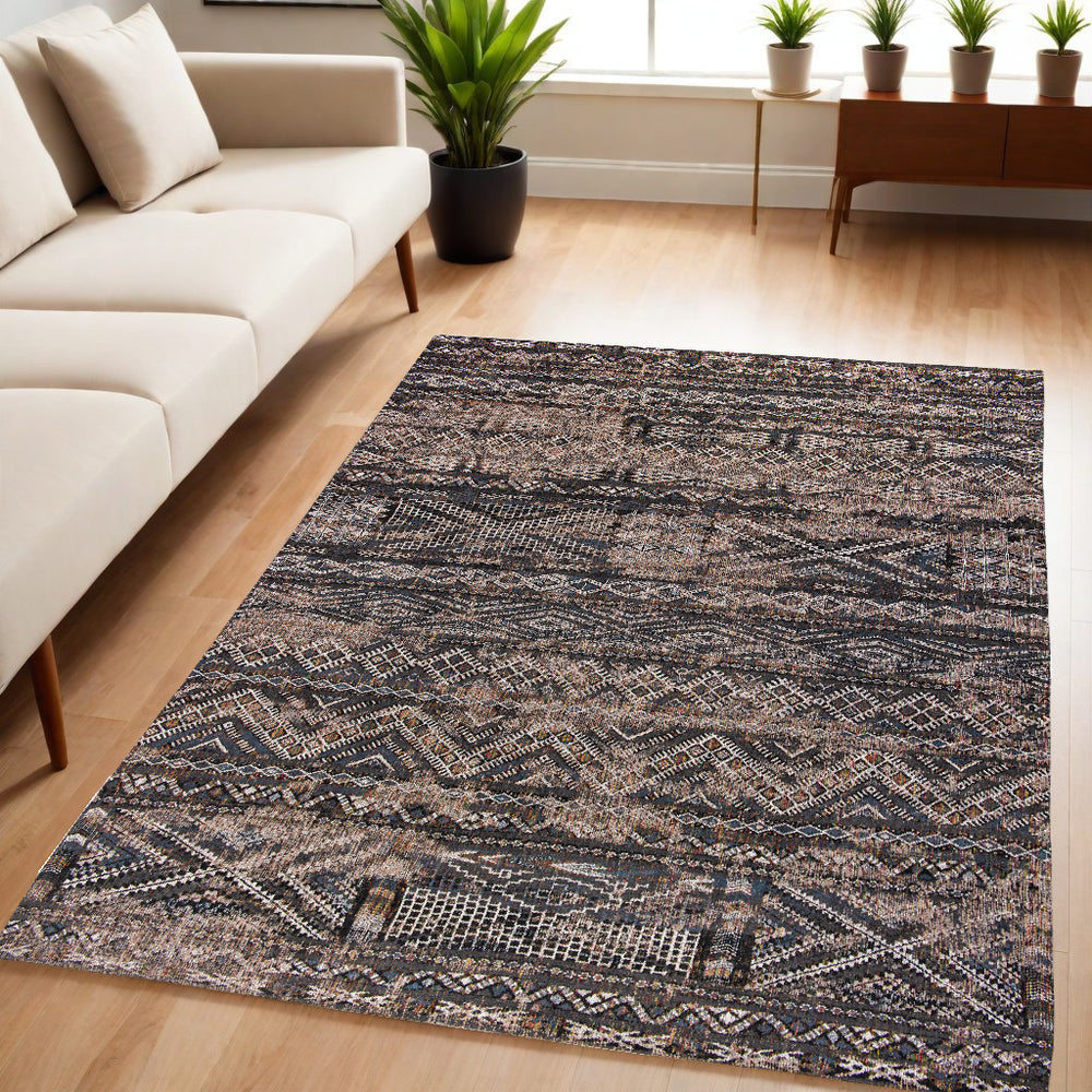 Homeroots 5' X 7' Gray And Beige Oriental Non Skid Area Rug  100% Pet 548597