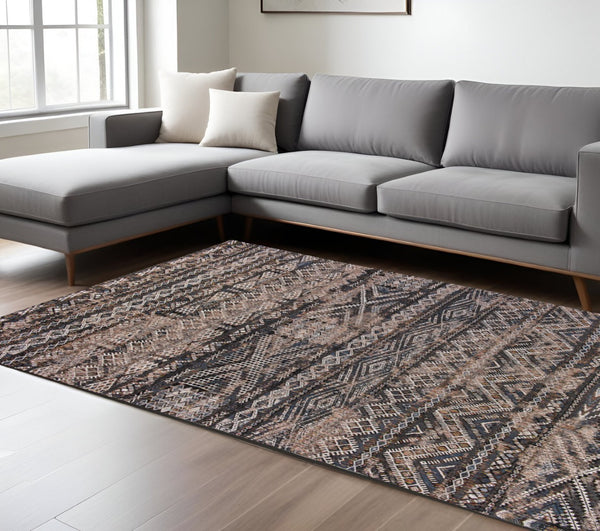 HomeRoots 5' Gray and Beige Oriental Area Rug with Non-Skid Backing - Perfect for High-Traffic Spaces! 6' X 8' 548598
