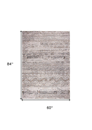 Homeroots 6' X 8' Gray And White Oriental Non Skid Area Rug  100% Pet 548603