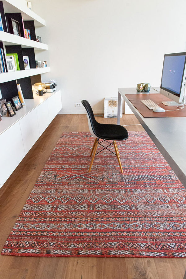 HomeRoots 9' Classic Red and Gray Oriental Non-Skid Area Rug - Timeless Design for High-Traffic Spaces 548611