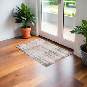 HomeRoots 5' Modern Gray and Beige Abstract Area Rug with Non-Skid Backing - Perfect for High-Traffic Spaces 3' X 5' 548654