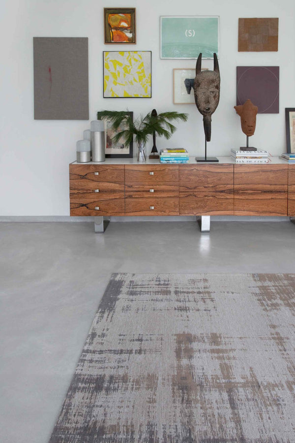 HomeRoots 5' Modern Gray and Beige Abstract Area Rug with Non-Skid Backing - Perfect for High-Traffic Spaces 8' X 11' 548655