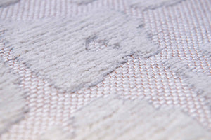 HomeRoots 3'' White Abstract Non-Skid Area Rug - Modern Design for Entryways, Durable Machine-Woven Style 3' X 5' 548665