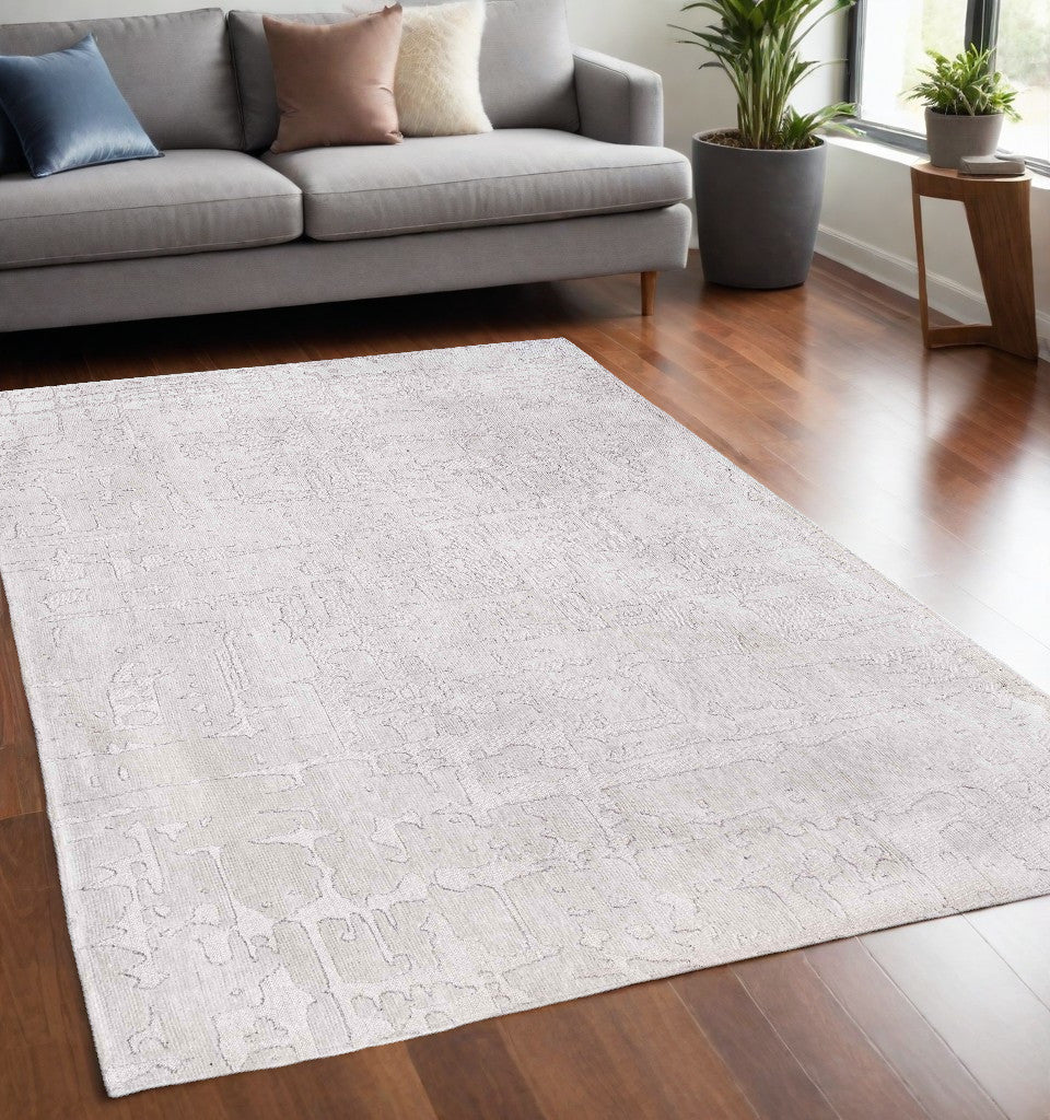 Homeroots 5' X 7' White Abstract Non Skid Area Rug  100% Pet 548666