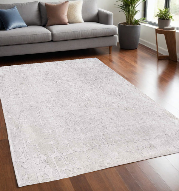 Homeroots 5' X 7' White Abstract Non Skid Area Rug  100% Pet 548666