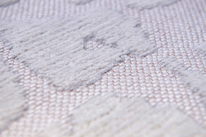 Homeroots 6' X 8' White Abstract Non Skid Area Rug  100% Pet 548667