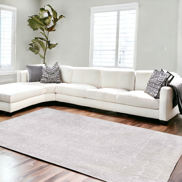 Homeroots 6' X 8' White Abstract Non Skid Area Rug  100% Pet 548667