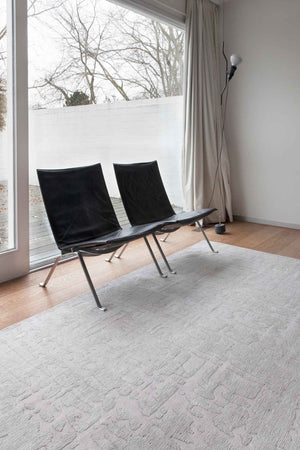 HomeRoots 9' X 13' White Abstract Non-Skid Area Rug - Modern Elegance with Reliable Safety for Your Home Decor 548670