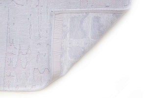 Homeroots 5' White Round Abstract Non Skid Area Rug  100% Pet 548672