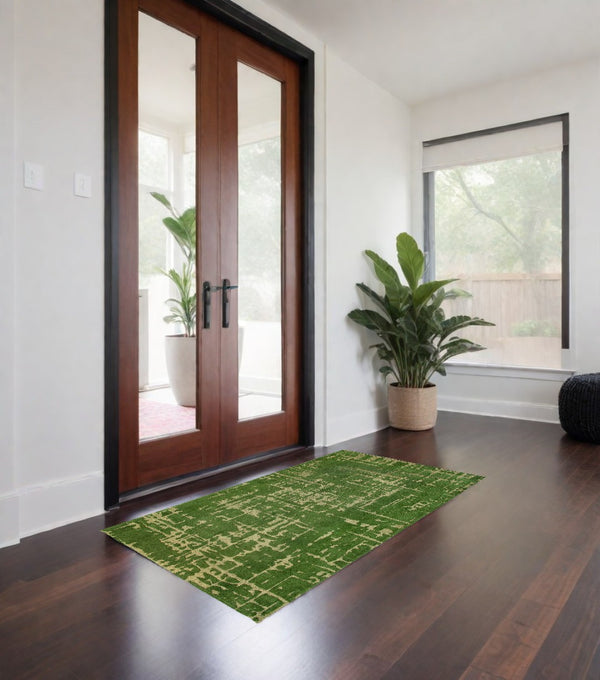 HomeRoots 3' Modern Green Abstract Non-Skid Area Rug - Perfect for Entryways, Kitchens, and High-Traffic Spaces 3' X 5' 548697