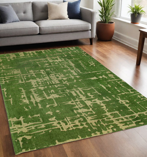 Homeroots 5' X 7' Green Abstract Non Skid Area Rug  100% Pet 548698