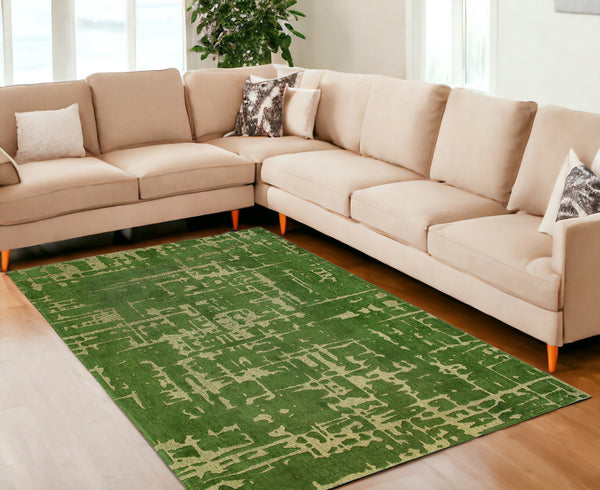 Homeroots 7' X 9' Green Abstract Non Skid Area Rug  100% Pet 548700