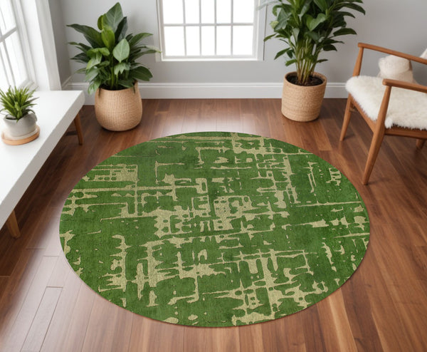 Homeroots 5' Green Round Abstract Non Skid Area Rug  100% Pet 548704