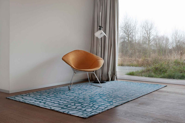 Homeroots 8' Blue And Gray Round Abstract Non Skid Area Rug  100% Pet 548711