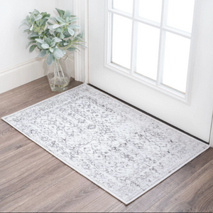 Homeroots 3' X 5' White Abstract Non Skid Area Rug  100% Pet 548751