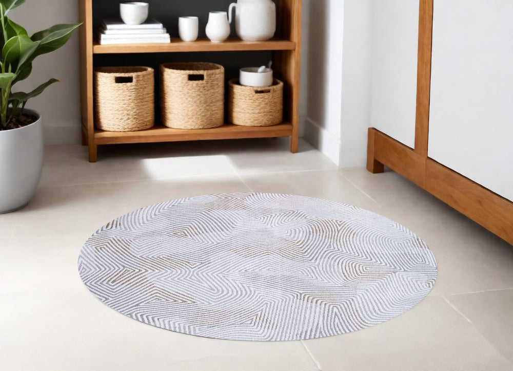 Homeroots 8' White Round Abstract Non Skid Area Rug  100% Pet 548757