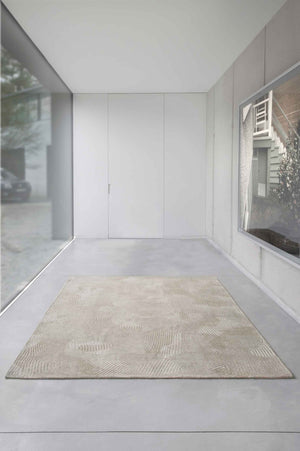 Homeroots 5' Beige And White Round Abstract Non Skid Area Rug  100% Pet 548766