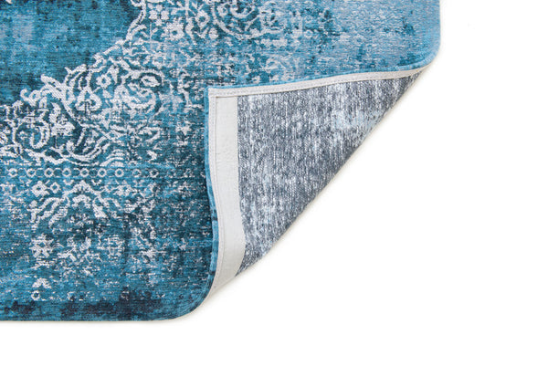 Homeroots 5' X 7' Blue And White Oriental Non Skid Area Rug  100% Pet 548798