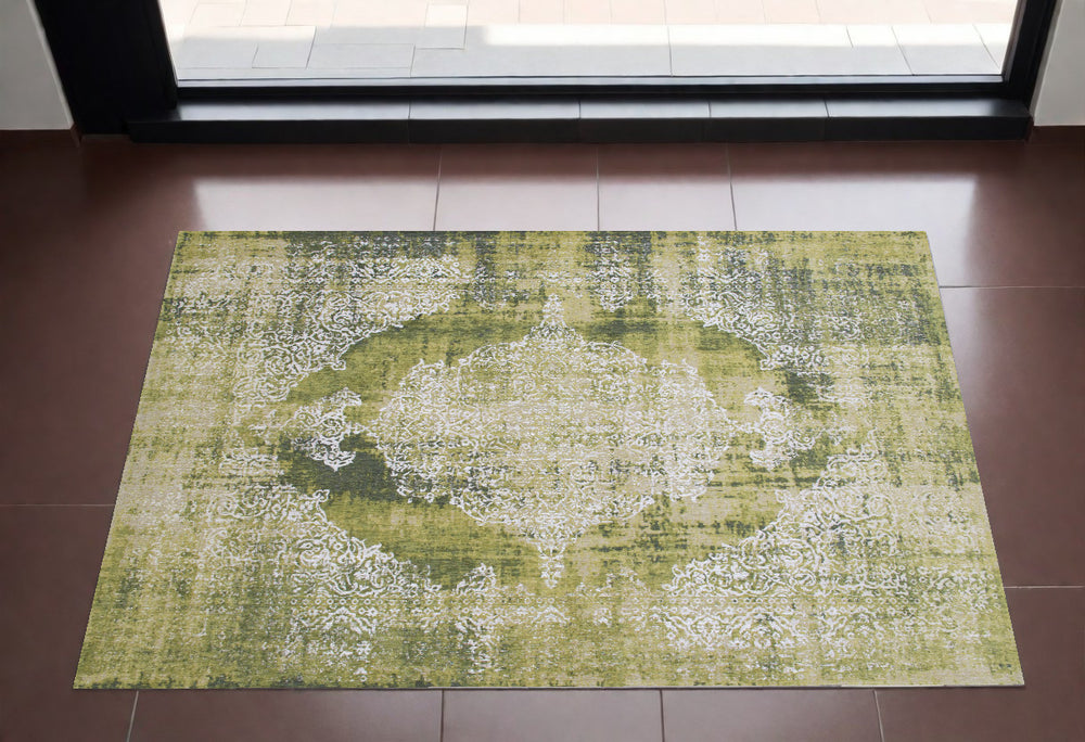 Homeroots 3' X 5' Green And White Oriental Non Skid Area Rug  100% Pet 548803