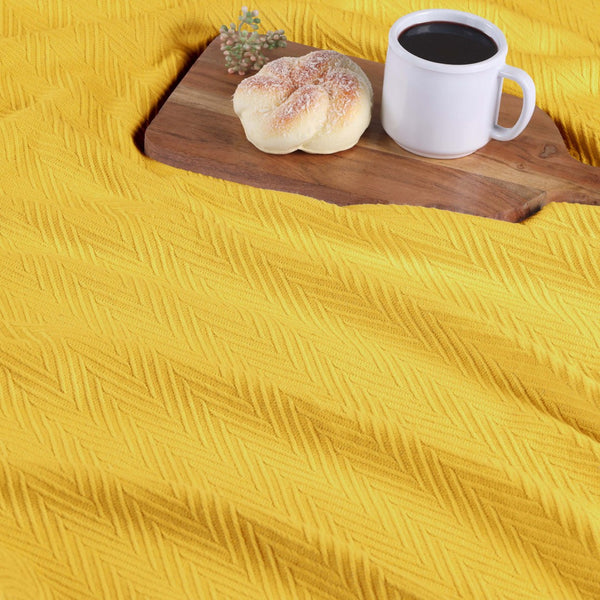 Homeroots California King Gold Cotton Woven Chevron Blanket - Cozy, Soft, And Stylish For Year-round Comfort  Cotton 549221
