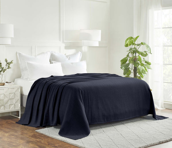 Homeroots California King Navy Blue Cotton Woven Chevron Blanket - Cozy, Stylish, Year-round Comfort & Sleep Aid  Cotton 549225