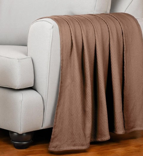 Homeroots California King Taupe Cotton Woven Chevron Blanket - Cozy, Stylish, And Temperature-regulating Comfort  Cotton 549229