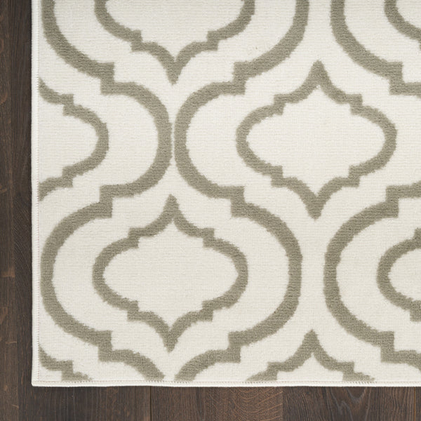 Homeroots 5' X 7' Ivory And Green Trellis Non Skid Area Rug  Polypropylene 550123