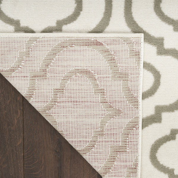 Homeroots 5' X 7' Ivory And Green Trellis Non Skid Area Rug  Polypropylene 550123