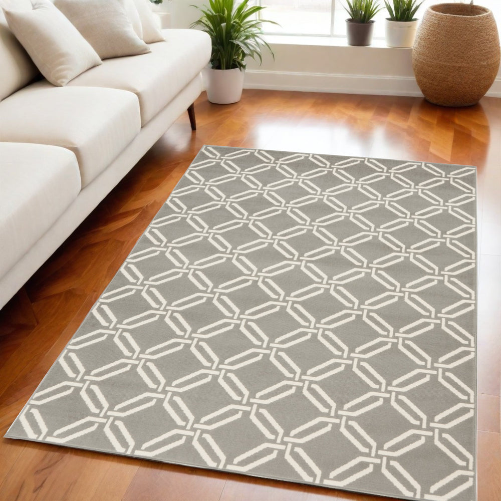 Homeroots 5' X 7' Gray And Ivory Trellis Non Skid Area Rug  Polypropylene 550129