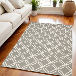 Homeroots 5' X 7' Gray And Ivory Trellis Non Skid Area Rug  Polypropylene 550129
