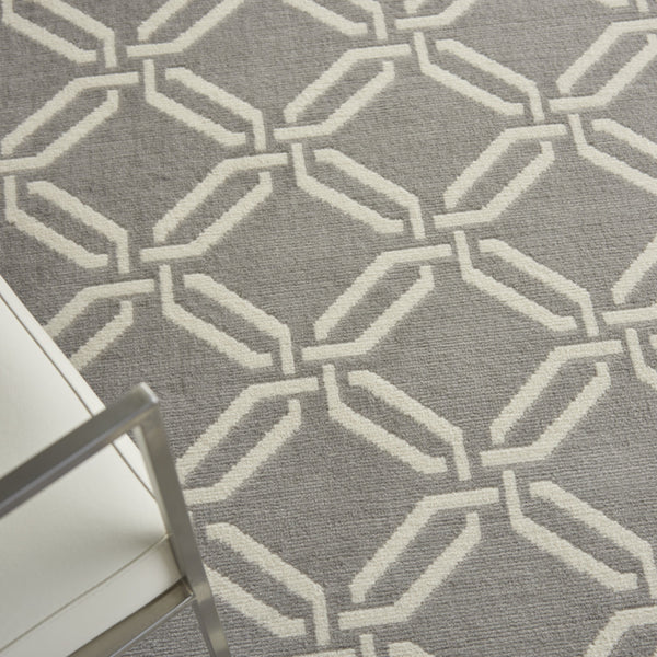 Homeroots 5' X 7' Gray And Ivory Trellis Non Skid Area Rug  Polypropylene 550129