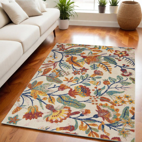 Homeroots 5' X 7' Cream Floral Power Loom Area Rug  Polypropylene 550282