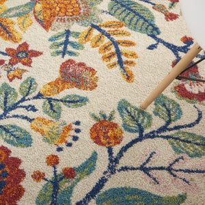 HomeRoots 5' Elegant Cream Floral Area Rug - Timeless Design, Durable Power Loom Construction for Any Room 5' X 7' 550282