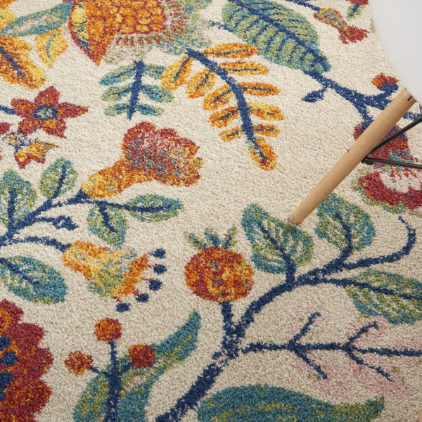 HomeRoots 5' Elegant Cream Floral Area Rug - Timeless Design, Durable Power Loom Construction for Any Room 5' X 7' 550282