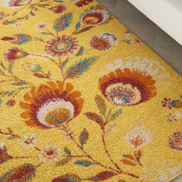 Homeroots 5' X 7' Yellow Floral Power Loom Area Rug  Polypropylene 550302