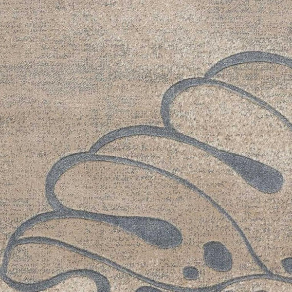 HomeRoots 5' Beige and Gray Botanical Leaves Area Rug - Stylish, Durable, Non-Skid Design for Any Room 5' X 7' 550374