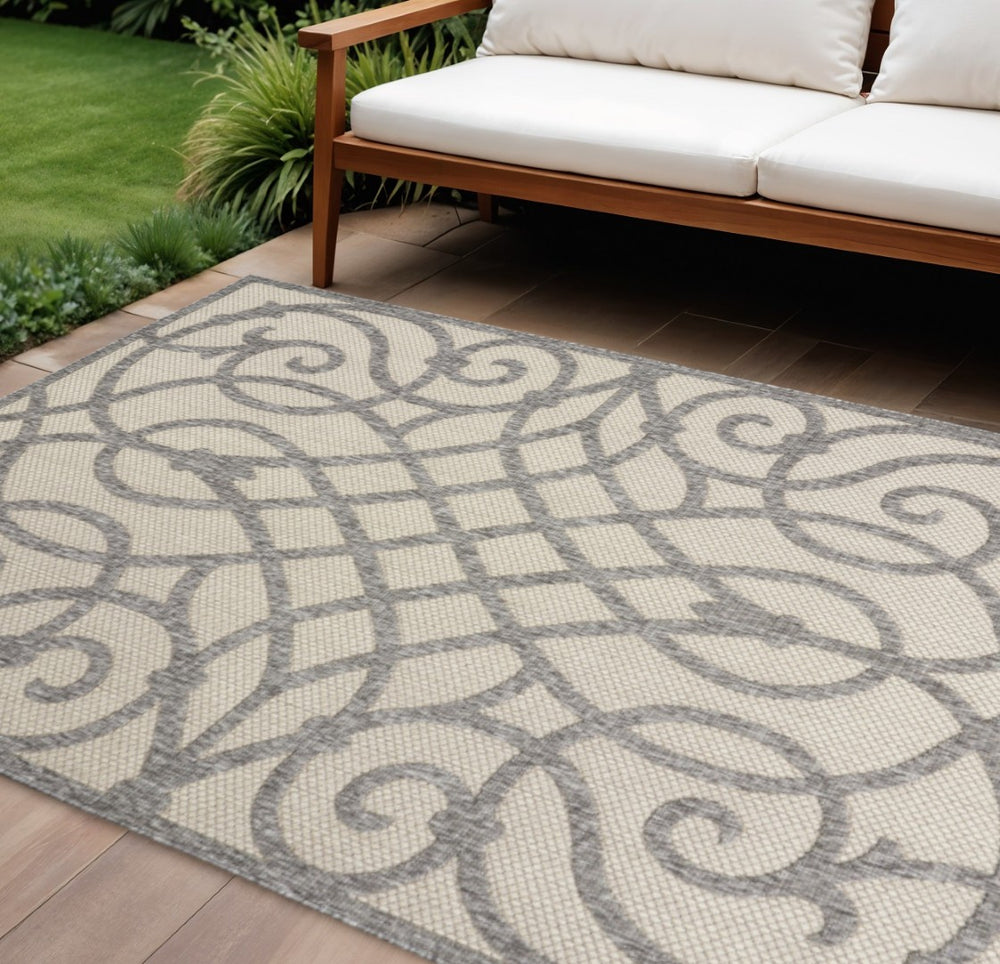 HomeRoots 6' Trellis Area Rug - Cream & Gray Indoor/Outdoor Durable Design for Patios, Kitchens & Living Rooms 550465