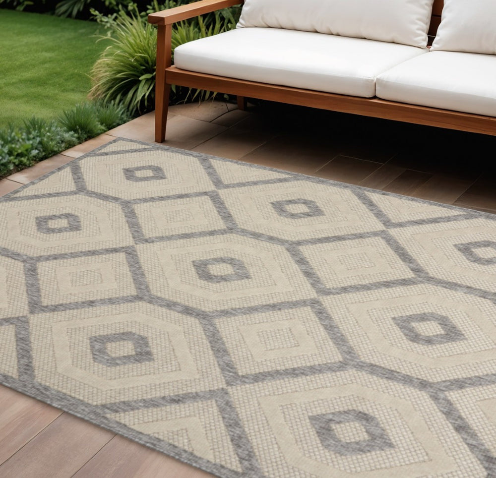HomeRoots 6' X 9' Cream and Gray Geometric Area Rug - Durable, Stylish Indoor/Outdoor Comfort for Any Space 550466