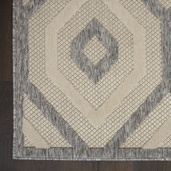 HomeRoots 6' X 9' Cream and Gray Geometric Area Rug - Durable, Stylish Indoor/Outdoor Comfort for Any Space 550466