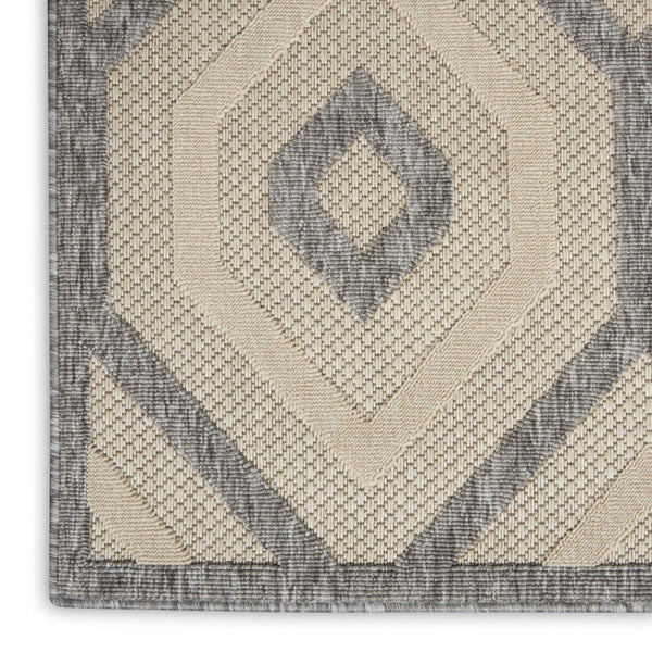 HomeRoots 6' X 9' Cream and Gray Geometric Area Rug - Durable, Stylish Indoor/Outdoor Comfort for Any Space 550466