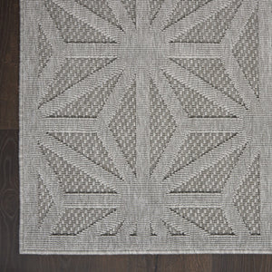 HomeRoots 6' X 9' Light Gray Geometric Area Rug - Durable, Stylish Indoor/Outdoor Solution for High-Traffic Spaces 550513