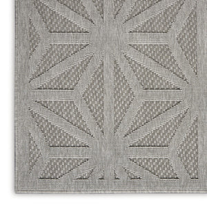HomeRoots 6' X 9' Light Gray Geometric Area Rug - Durable, Stylish Indoor/Outdoor Solution for High-Traffic Spaces 550513