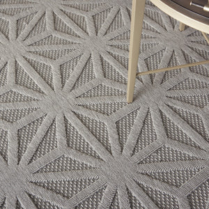 HomeRoots 6' X 9' Light Gray Geometric Area Rug - Durable, Stylish Indoor/Outdoor Solution for High-Traffic Spaces 550513