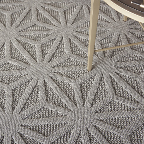 HomeRoots 6' X 9' Light Gray Geometric Area Rug - Durable, Stylish Indoor/Outdoor Solution for High-Traffic Spaces 550513