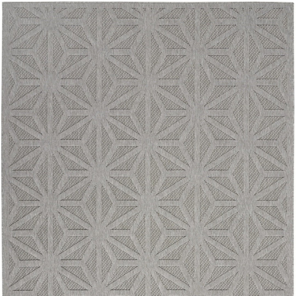 HomeRoots 6' X 9' Light Gray Geometric Area Rug - Durable, Stylish Indoor/Outdoor Solution for High-Traffic Spaces 550513