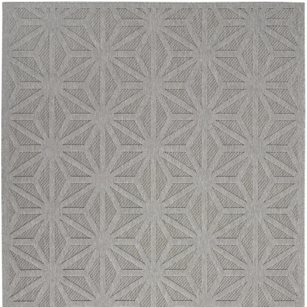 HomeRoots 6' X 9' Light Gray Geometric Area Rug - Durable, Stylish Indoor/Outdoor Solution for High-Traffic Spaces 550513