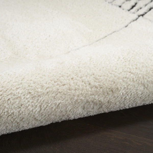 HomeRoots 5' Modern Ivory and Black Geometric Area Rug - Stylish, Durable Design for High-Traffic Spaces 5' X 7' 550590