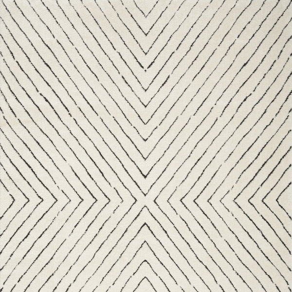 Homeroots 5' X 7' Ivory And Black Abstract Area Rug  Polyester 550592